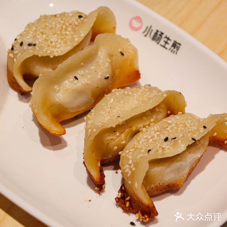 春日限定美味怎么能少得了这口荠菜生煎呢🔥