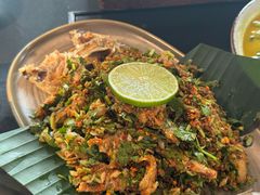 坚果手撕海鲈鱼-Ameigo梅果·云贵川bistro(长宁来福士店)