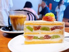 晴王葡萄无花果奶油蛋糕-black rainbow coffee