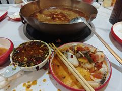 -毛辣果·贵州红酸汤牛肉火锅(西单店)
