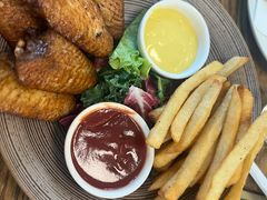 香炸鸡翅配薯条-Money Shops(愚园路店)