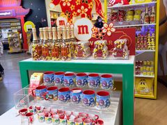 -m豆巧克力世界(上海世茂广场店)
