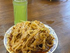 -牡丹广场薛栓子擀面皮大王