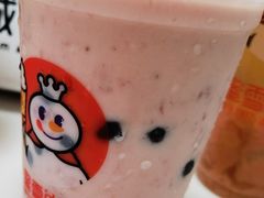 草莓奶昔拼珍珠-蜜雪冰城(国权路地铁口店)