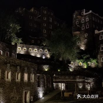 这里会更热闹，咖啡馆，水烟吧，冰激凌站，礼品店