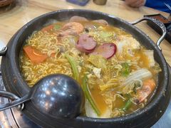 西式韩国部队火锅-牛信亭韩国料理·炭火烤肉(紫藤路店)