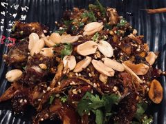 卤烤手撕兔-何师烧烤·香辣蟹·川菜·30年老品牌(太古里旗舰店)