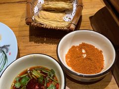 -老滇山寨•云南特色菜•地方菜•民族风情歌舞表演(金碧店)