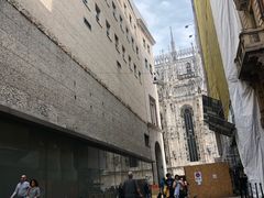 -文艺复兴百货(米兰大教堂广场店)