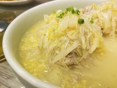 酸菜炖大骨棒-北李妈妈菜·海肠捞饭(高新万达店)