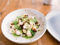 烤章鱼脚和桃子-BOR Eatery(安福路店)