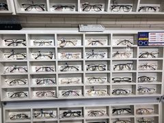 -诺柯视眼镜-蔡司依视路官方工厂店(淞南一店)