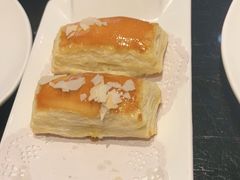 榴莲酥-高第街56号港式餐厅·精选(世茂广场宽厚里大明湖店)