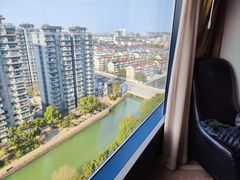 -上海虹桥西郊假日酒店