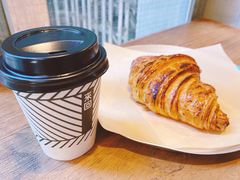 海盐焦糖牛角包-来回·咖啡(天河南店)
