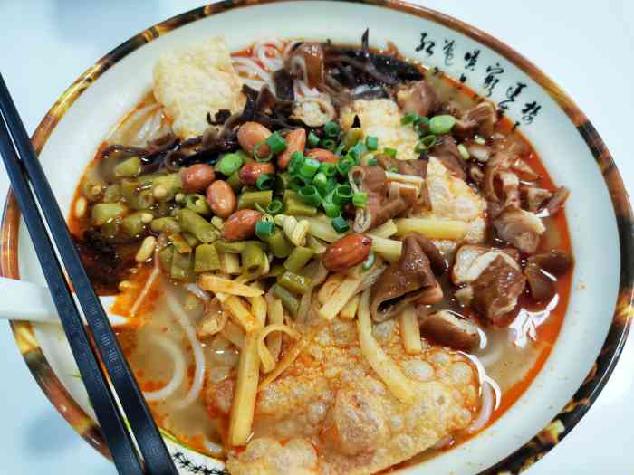 军元柳州螺蛳粉(北岭店)-"被推荐的螺蛳粉,点了个全家福,和肥肠,正.