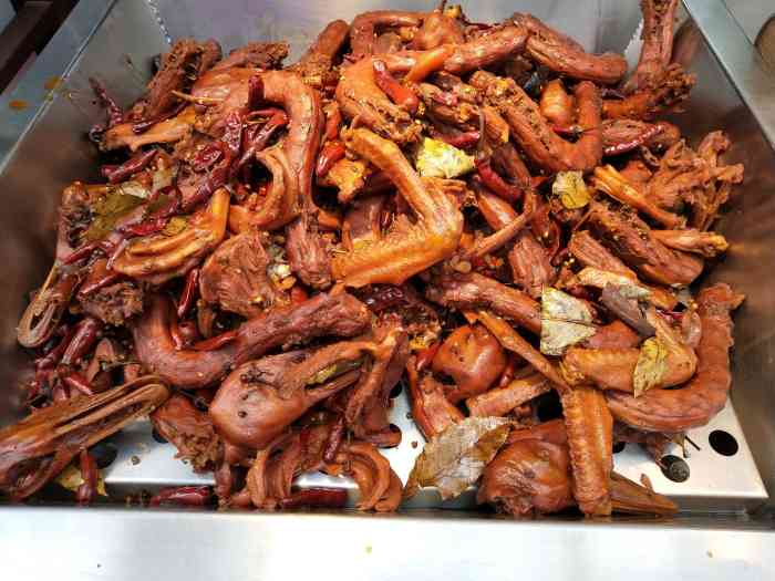 董记欢乐鸭(高新万达店)-"第一次吃董记家的卤货,因为怕辣,所以买的.