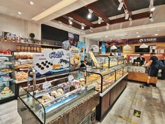 面包甜点陈列柜-金凤成祥(东直门现烤面包店)