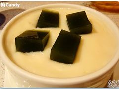 糖糖-杏仁露配绿茶果-糖糖屋•糖水•雪花冰店(时尚天河店)