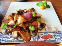 -云海肴·汽锅鸡·云南菜(天山百盛优客店)