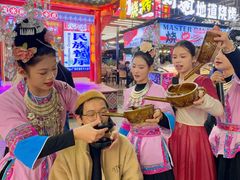 -刘姐啤酒鱼民族演艺餐厅(西街总店)