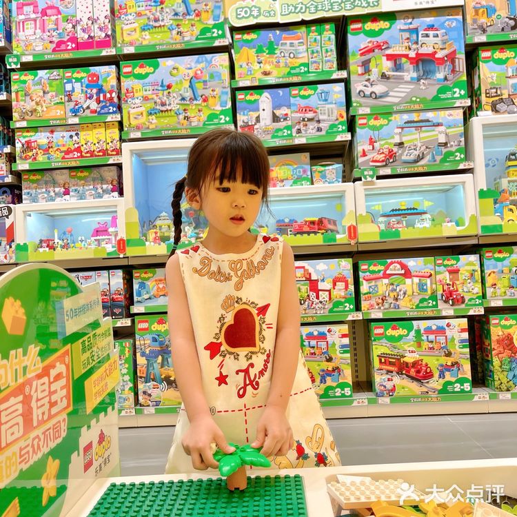 汕头首家乐高积木店空降万象城