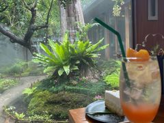 -Chom Cafe and Restaurant