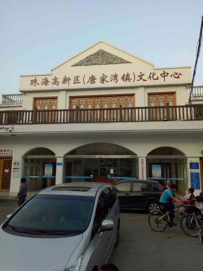 珠海高新区(唐家湾镇)文化中心-"以白色为主题颜色,尖尖三角形的屋顶