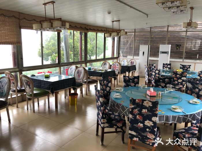 梦缘水乡·湖景餐厅大堂图片