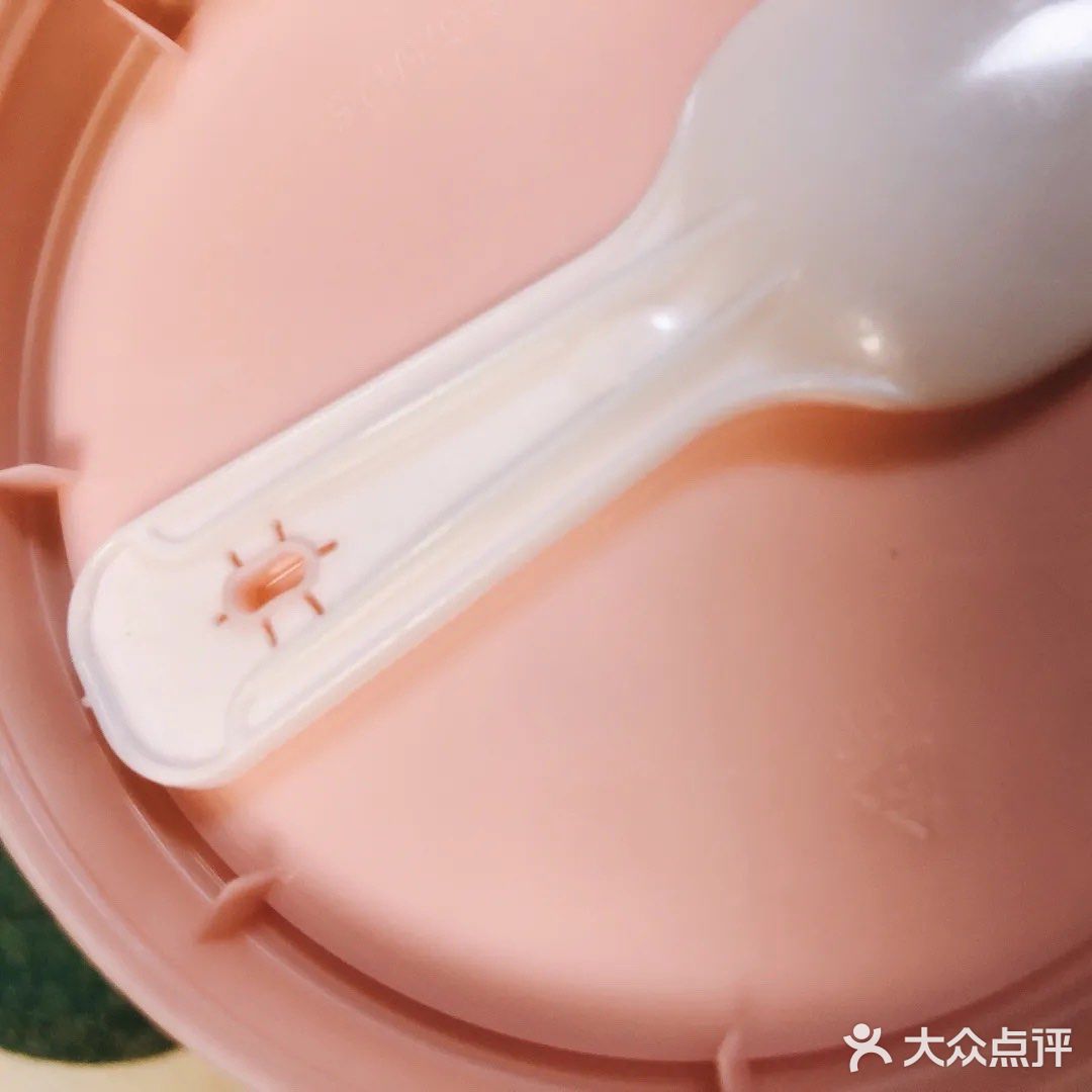 一次消灭一小盒刚刚好。可爱多的棉花糖口味