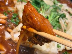 招牌石锅碟鱼头-九號院子海鲜烧烤