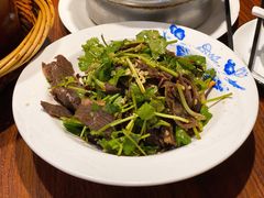 香菜拌牛肉-董厨煨汤馆(车站路店)