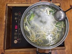 -苗伯妈酸汤火锅