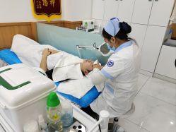 -靓芙泉专研痘痘肌