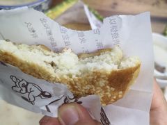 芝麻烧饼-穆得·老周家牛肉烧饼(普利街店)