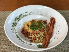 -Chom Cafe and Restaurant