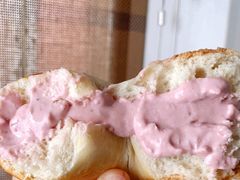 樱桃草莓芝士贝果-Catch Bagel(芳草地店)