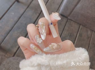 DIY新年美甲冰透感爱了 光疗延长 椭圆甲型会显得手