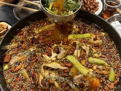 -鸿顺老铁锅美蛙鱼府(解放碑店)