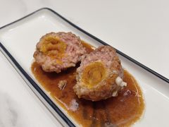 鸭蛋黄狮子头-梅飞酒家(名辉豪庭店)