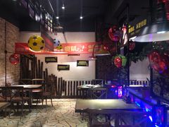 大堂-何师烧烤·香辣蟹·川菜·30年老品牌(太古里旗舰店)