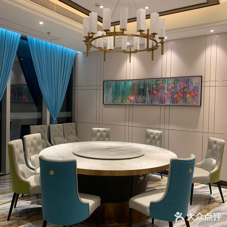 精致粤菜 半岛名轩白云金控新店