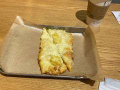 烫嘴金枕榴莲披萨-HELLO 27 意面·沙拉·帕尼尼