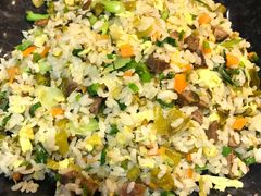 酸菜牛肉粒炒饭-张果佬年糕卷(科巷店)