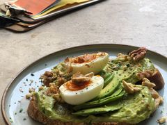 牛油果煮蛋吐司-RAC BAR(安福路店)