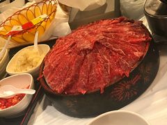 安格斯牛肉-鲜入围煮花胶鸡海鲜火锅
