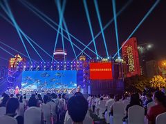 -万绿园