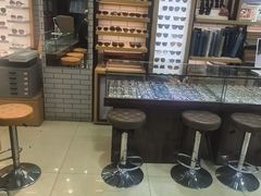 -三叶眼镜城批发市场(上海火车站店)