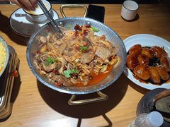 -帅巴人舅母子腊蹄民俗村