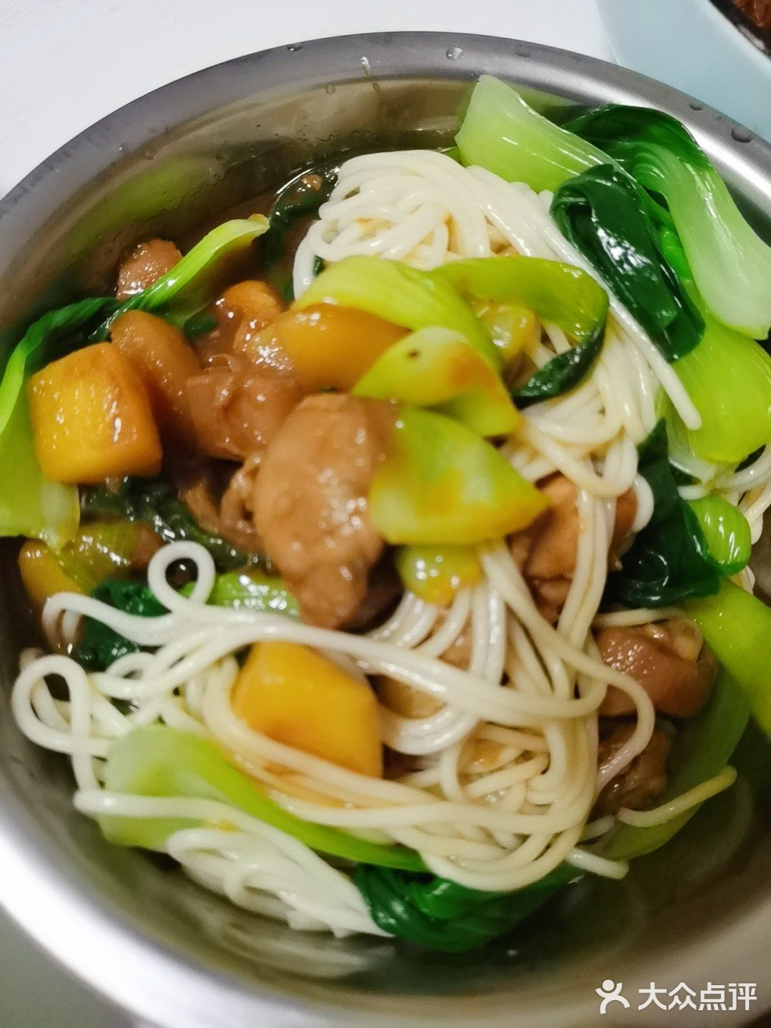 昨天睡到下午一点多，然后吃了前天吃剩的鸡腿鸡翅